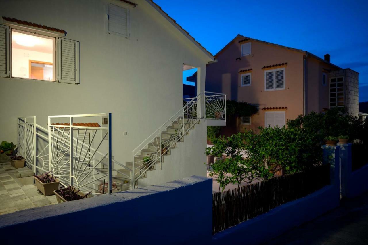 Holiday Home Belina Stari Grad  Eksteriør billede